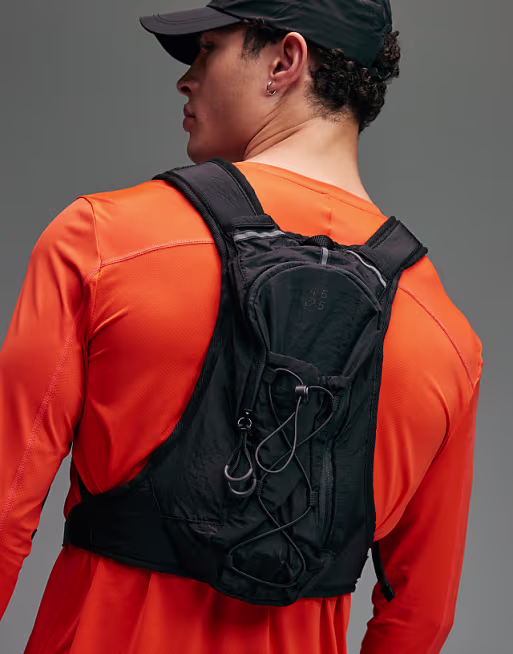 4505 Premium reflective running vest with zip pocket and water bottle holder in void black